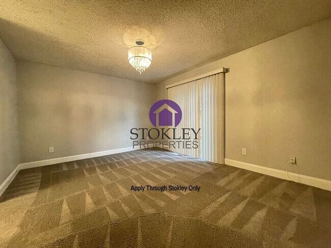 Foto del edificio - 461 Camelback Rd