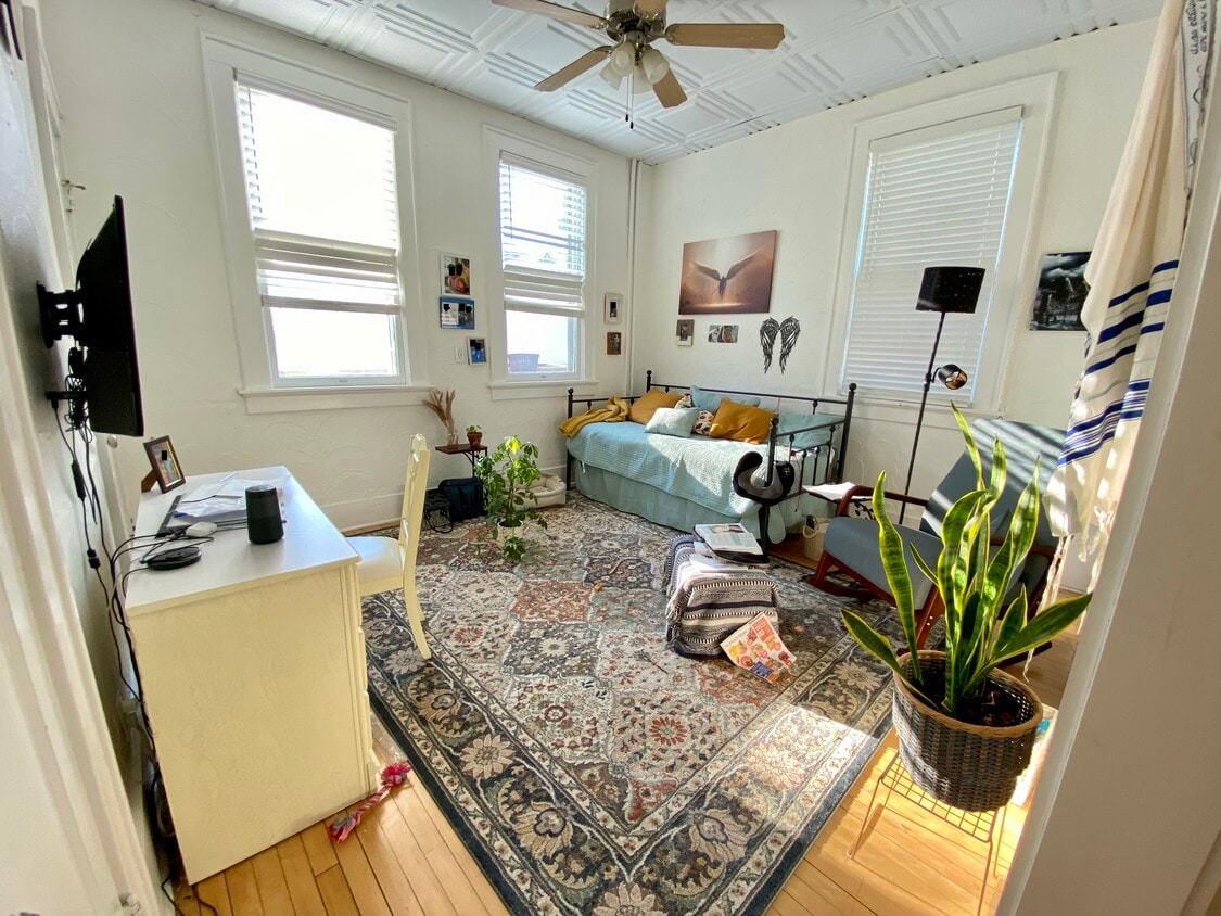 Primary Photo - 2993 S Delaware Ave