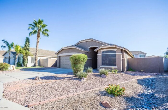Photo - 3813 E Wyatt Way, Gilbert - 3 Bed 2 Bath with Pool!
