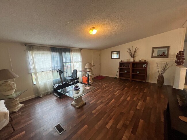 Foto del edificio - AVAILABLE MID-MARCH 2026! (Pet Friendly)