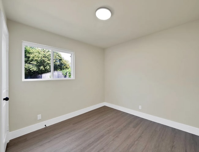 Building Photo - 306 Renfro St