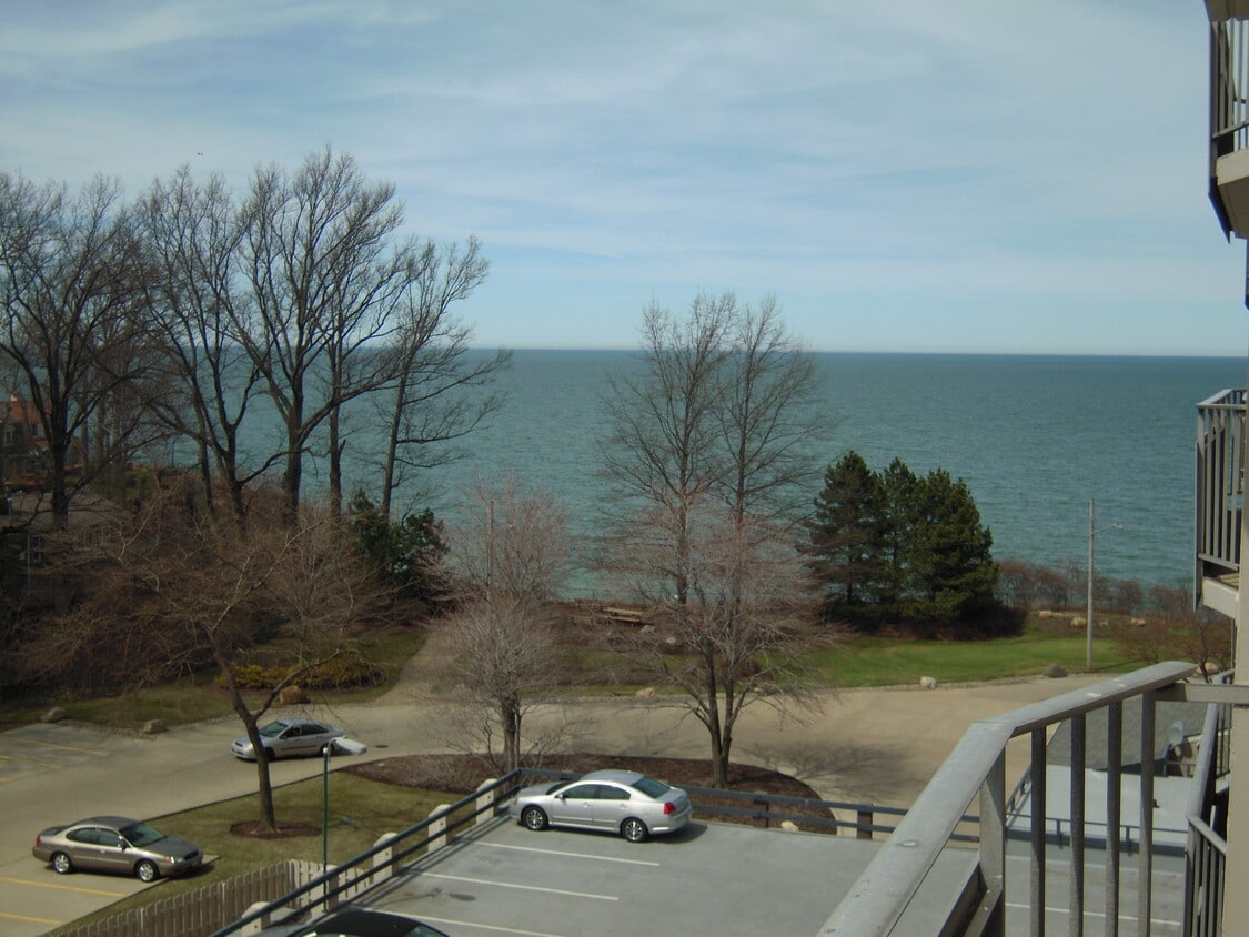 Primary Photo - 12900 Lake Ave