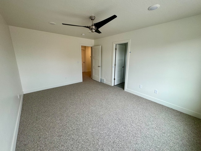 Building Photo - 172 W Autumn Ln