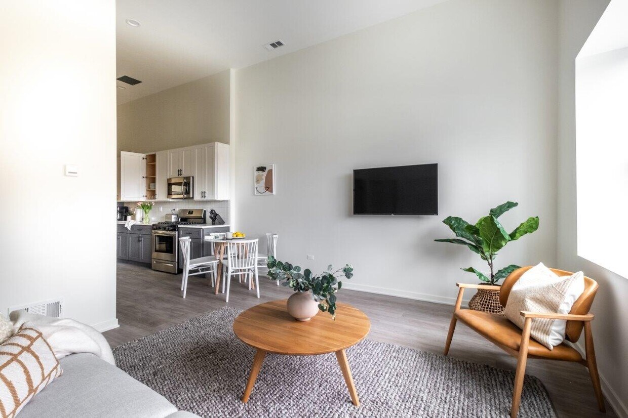 Stunning 4bd/3ba in the Heart of Pilsen! Room for Rent in Chicago, IL