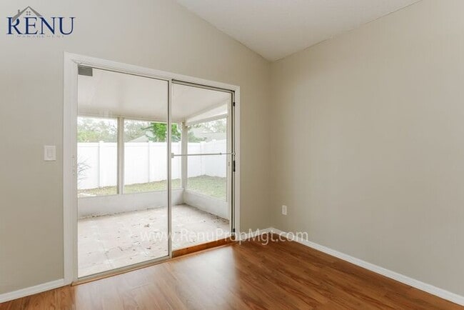 Foto del edificio - Spring into Savings: 100% off your first m...