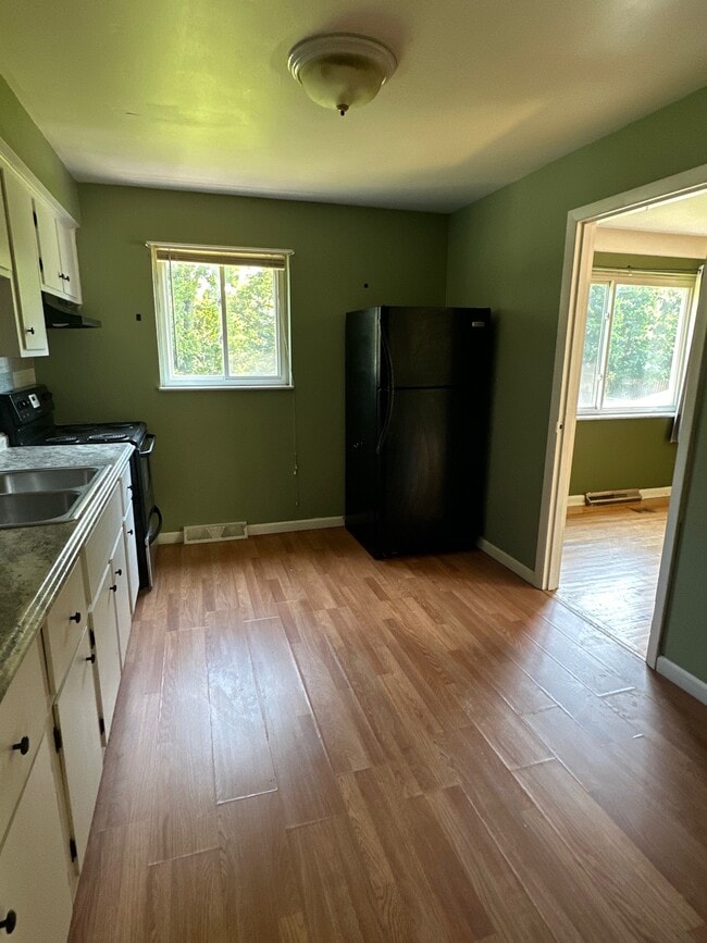 Building Photo - 3344 Buell St
