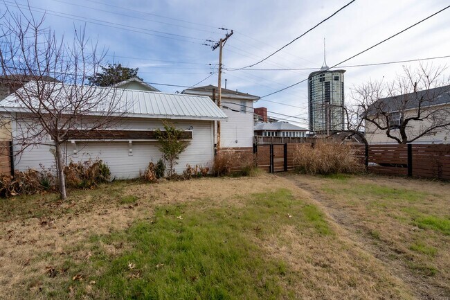 Foto del edificio - Gorgeous 3 Bed 2 Bath In Quiet Neighborhood