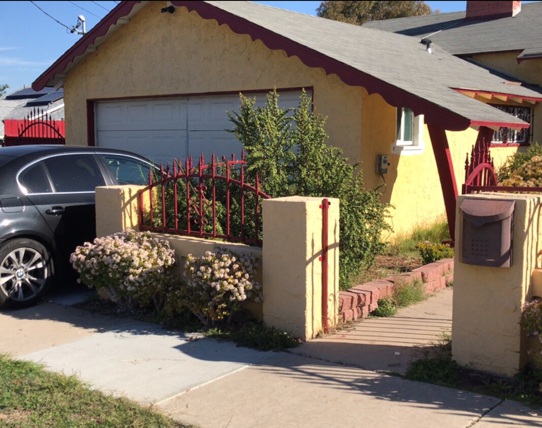 Building Photo - 141 Lausanne Dr