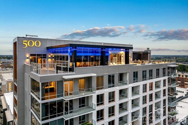 Foto del edificio - 500 W Trade St