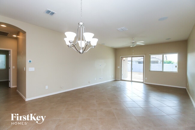 Foto del edificio - 625 W Mangrove Rd