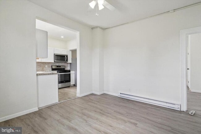 Building Photo - 660 LORAINE St