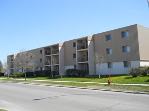Building Photo - 15 Mandalay Dr