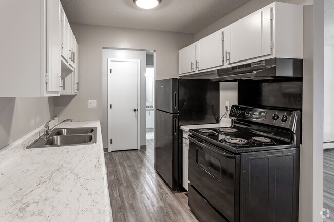 1BR, 1BA - 650SF - Kitchen - Clear Brook Apartments