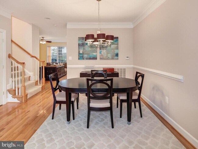 Foto del edificio - 2958 Thompson Park Ln