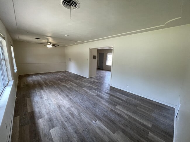 Photo - 1402 Linden Dr House