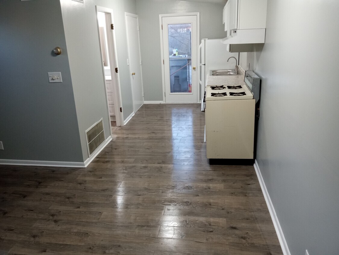 Kitchen - 1041 W 10th St