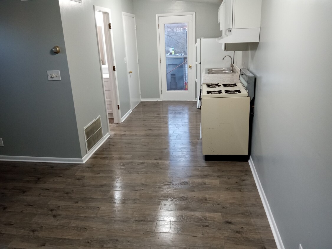 Kitchen - 1041 W 10th St