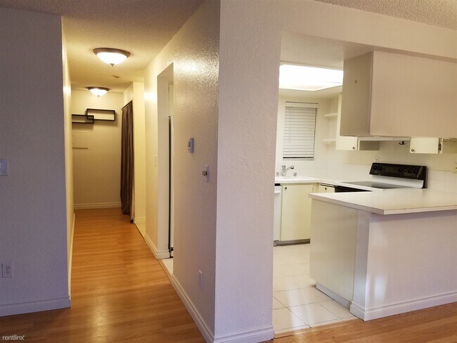 Building Photo - 2 br, 2 bath Condo - CedarCreek D101