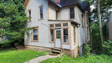 Building Photo - 137 South Ave