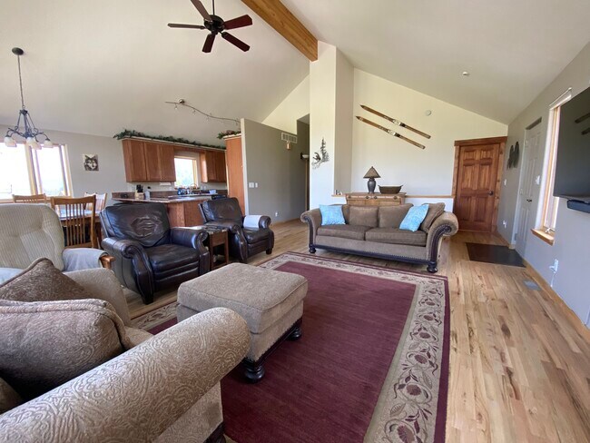 Upstairs Living Room - 588 Lake View Cir W