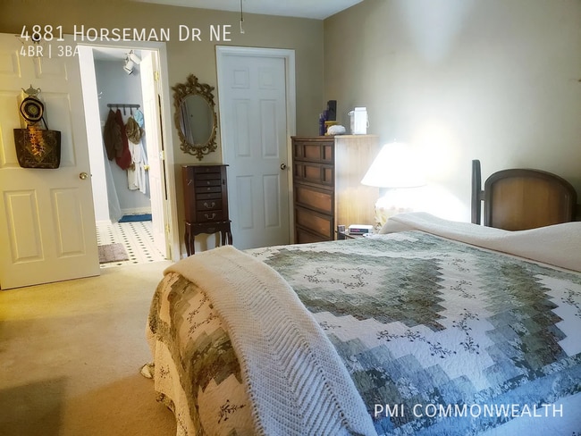 Building Photo - 4881 Horseman Dr NE