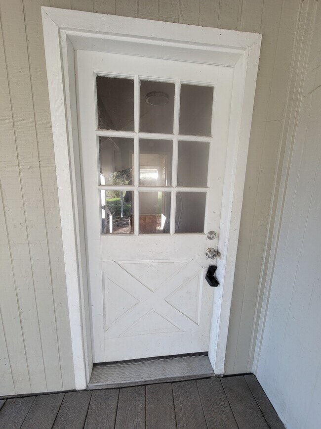 Building Photo - 707 Johnson Ln