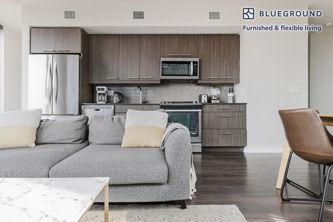 Building Photo - 730 W Couch Pl