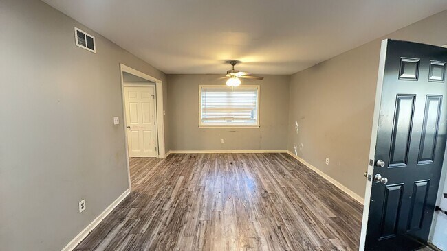 Foto del edificio - Charming 3-Bedroom Home with Garage in Jackson, MS