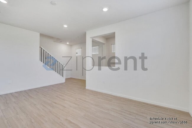 Building Photo - Unit