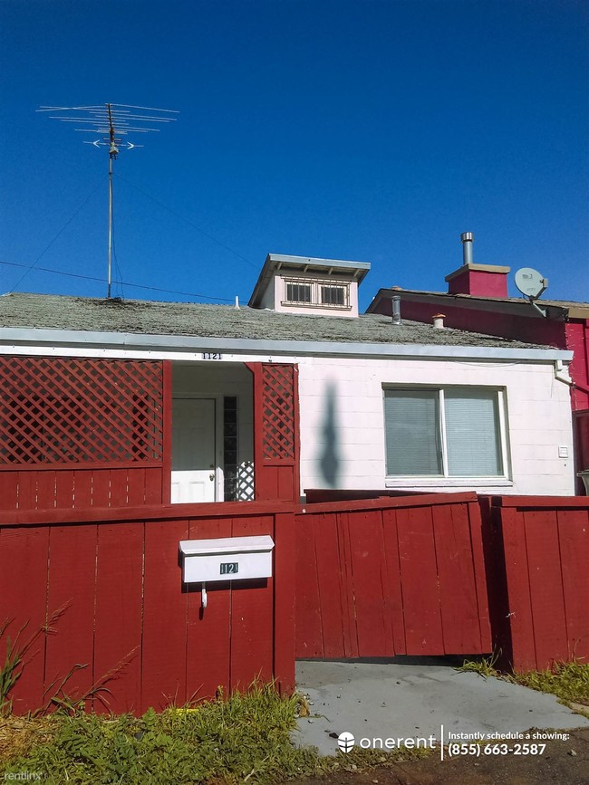 Building Photo - 1121 Peninsula Ave