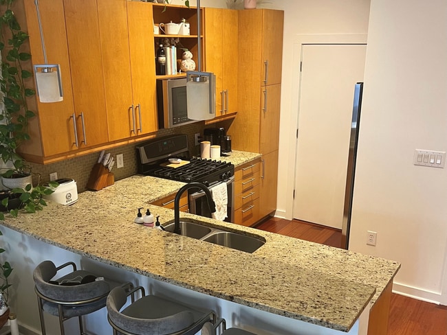 Kitchen - 870 Inman Village Pky NE