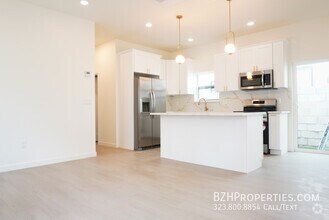 Building Photo - 1513 S Hayworth Ave