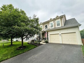 Building Photo - 8930 Kingbird Ct