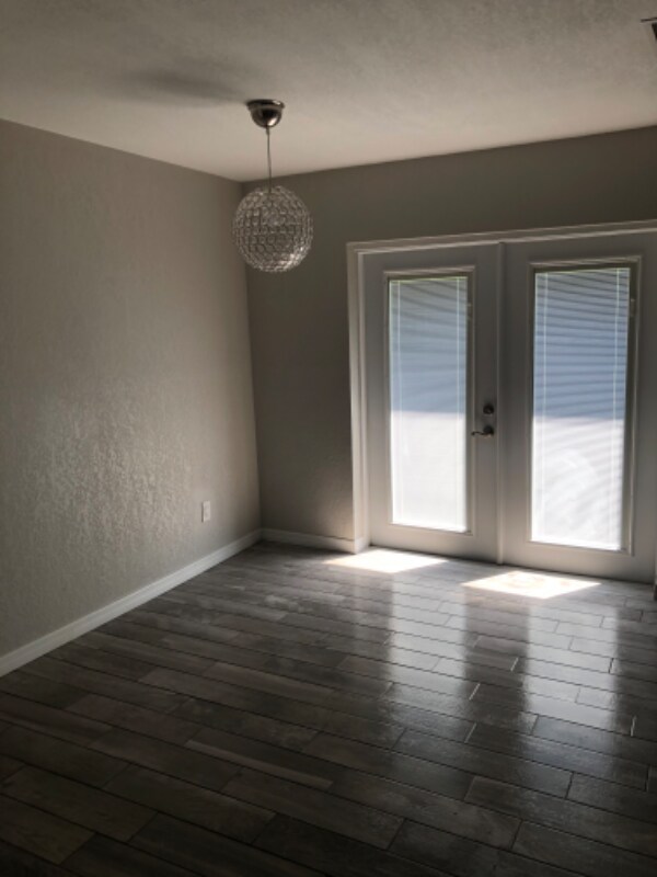 Building Photo - 2115 Dardanelle Dr