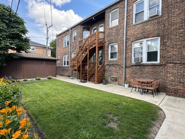 Foto del edificio - 3562 W Henderson St