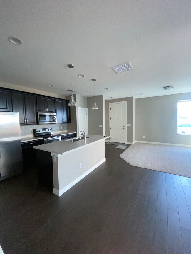 Foto del edificio - Modern, Smart & Move-In Ready — Ideal Loca...