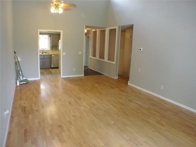 Building Photo - 9 Connie Ln