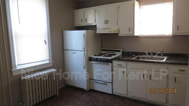 Building Photo - 246 Kingston Ave