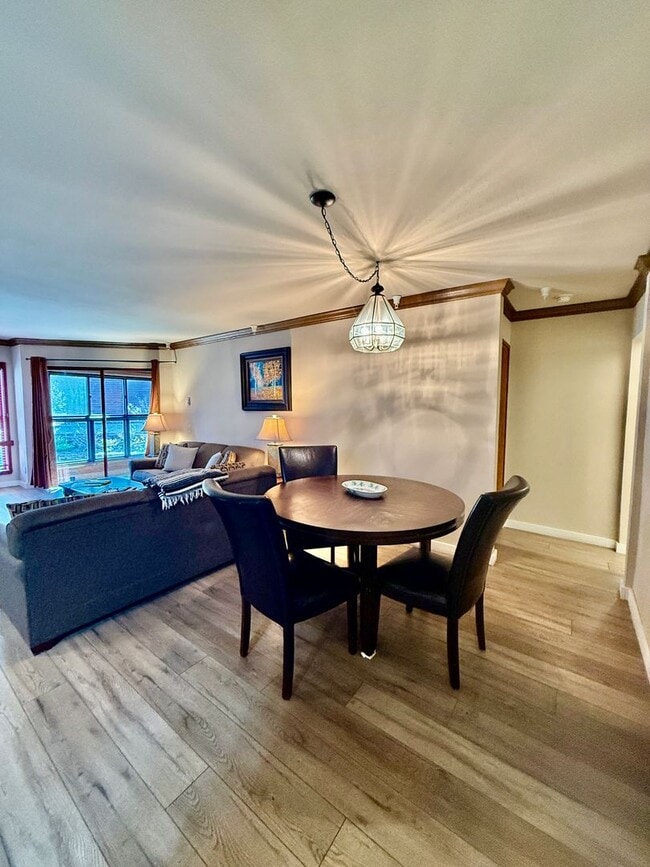 Building Photo - FOR RENT – Aspen Creek Condo in Mammoth Lakes