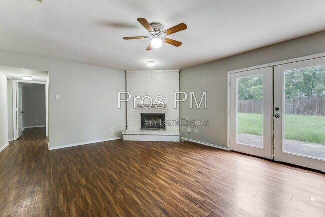 Building Photo - 12129 Spring Branch Dr