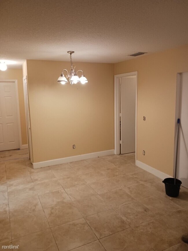 Building Photo - 3 br, 2 bath Duplex - 8138 Parrot Drive 8138