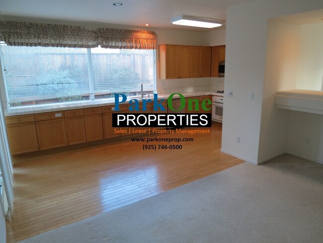 Building Photo - 3 Bedroom 2.5 Bath home Near Oakhurst