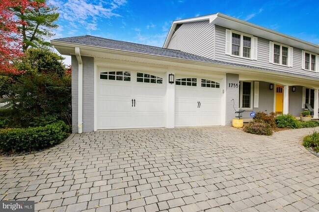 Building Photo - 1755 Glastonberry Rd