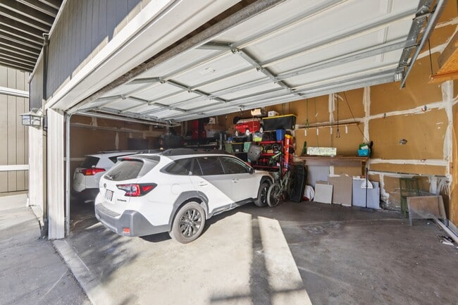Shared enclosed, single car garage - 5400 Mountain Blvd