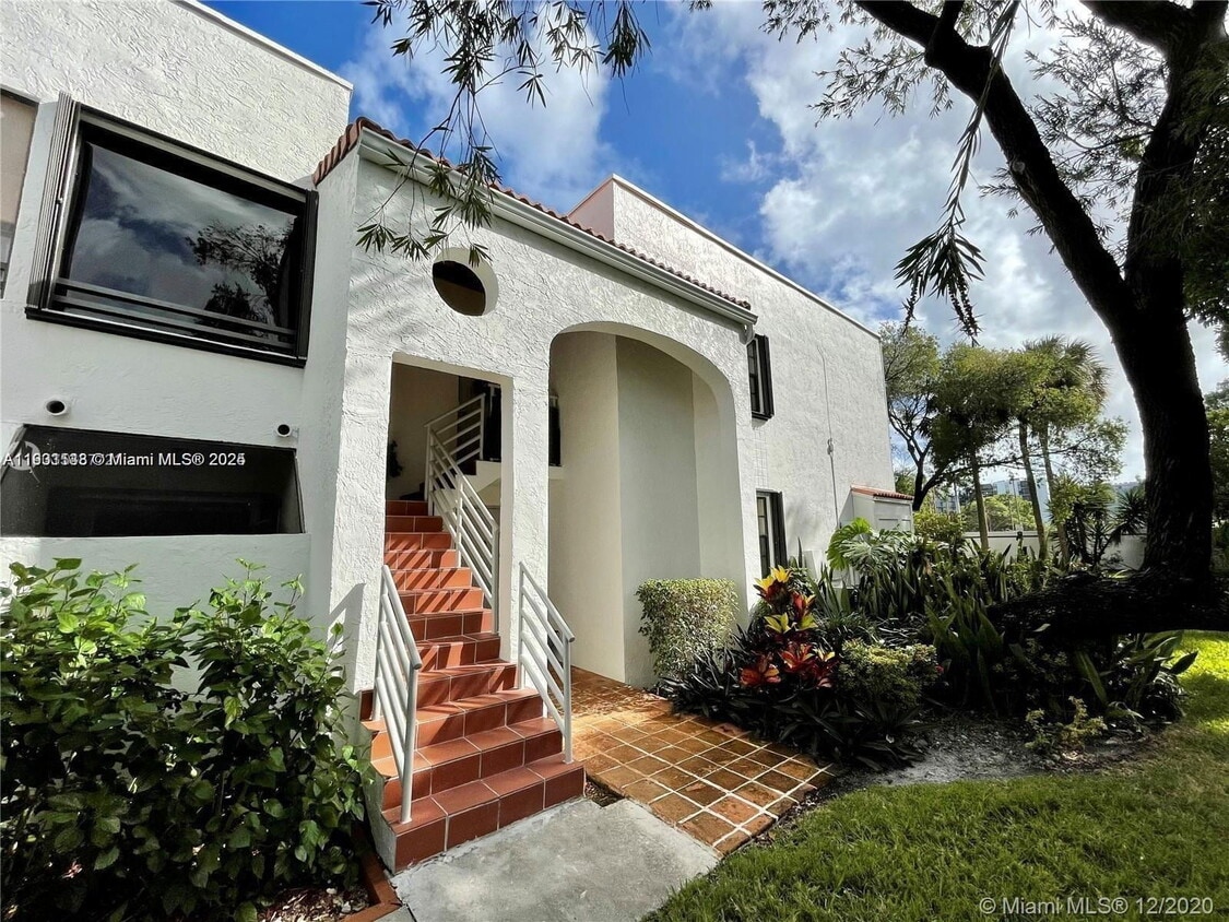 Photo - 3578 Magellan Circle, Miami, FL 33180 - 3 BR 2 BA condo