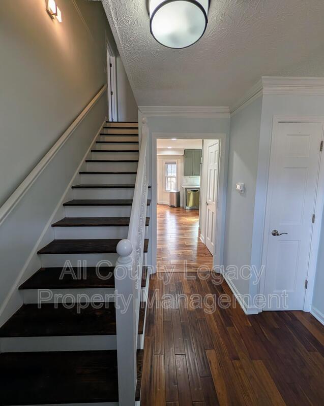Building Photo - 1503 Ridgeland Ct SW