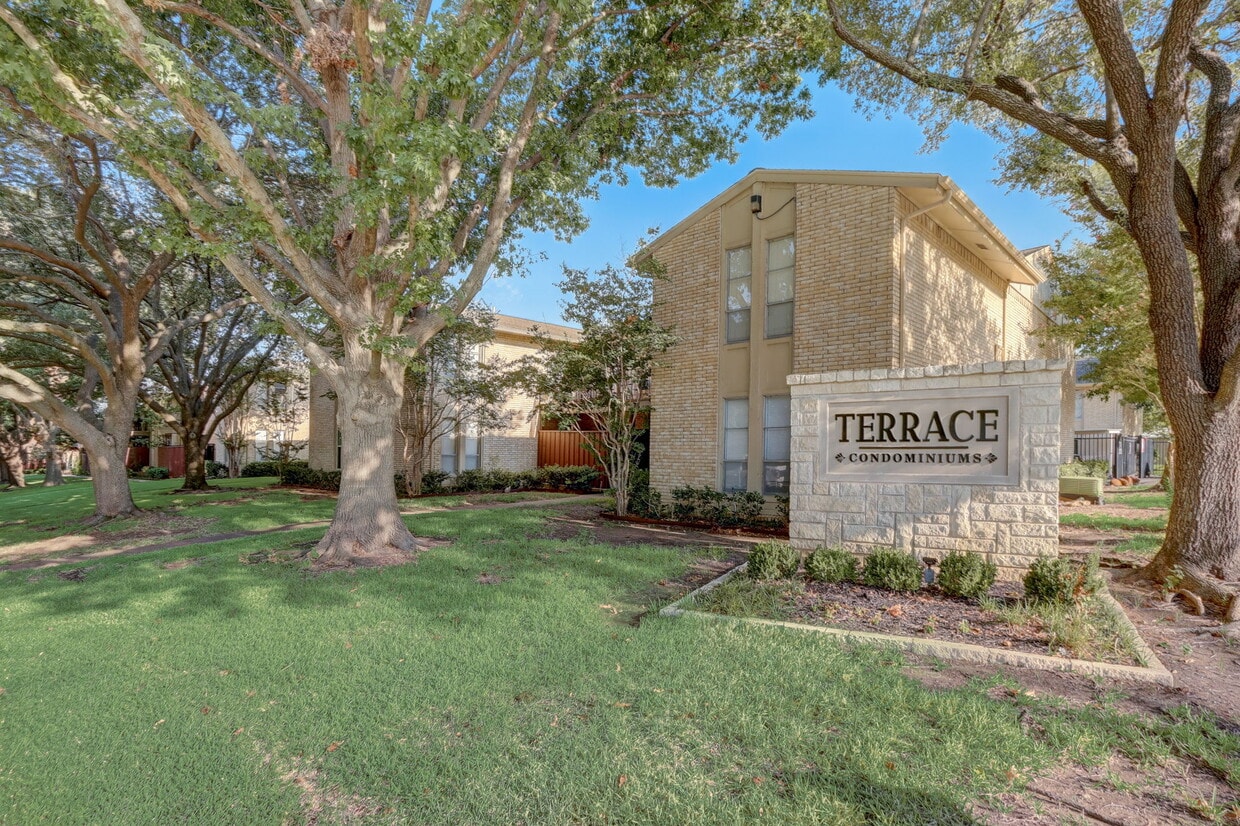 Primary Photo - 5814 Sandhurst Ln