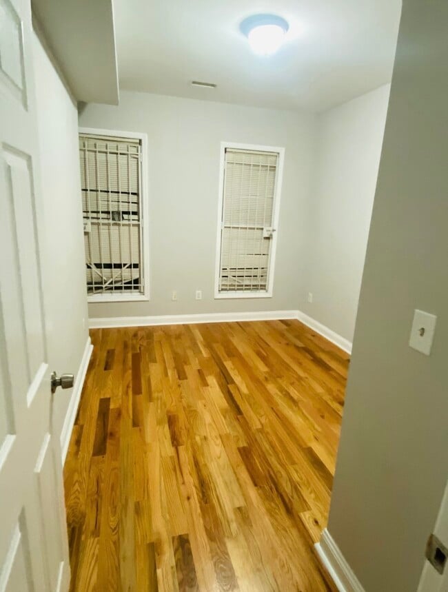 Photo - 1607 W Diamond St Apartment