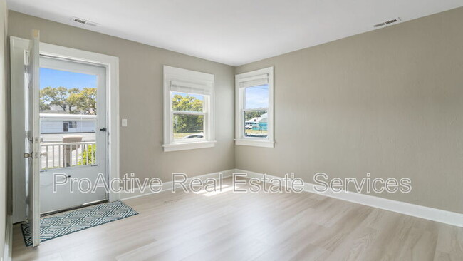 Building Photo - 3544 E Ocean View Ave