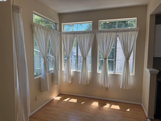 Foto del edificio - 7815 Canyon Meadows Cir